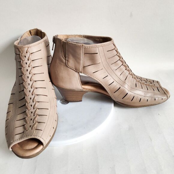 Earth Cottagecore Laced Beige Neutral Leather Shoes Cutout 2" Block Heel 9 Wide - Picture 7 of 11